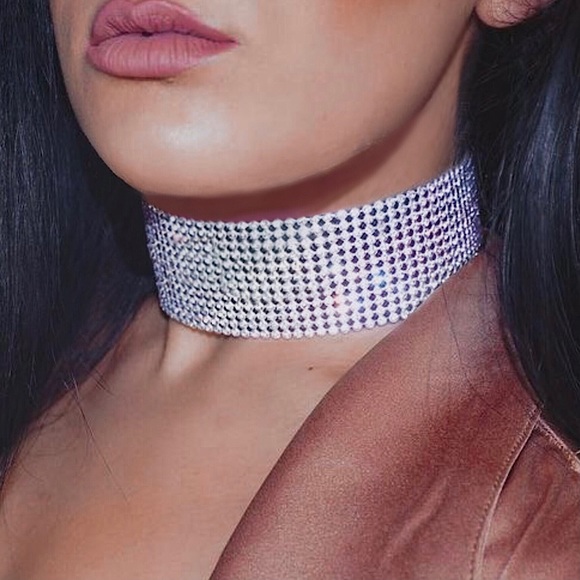 🔵𝟲𝟱%𝗢𝗙𝗙 𝗯𝘂𝗻𝗱𝗹𝗲𝘀 𝟯+🔵 NEW Wide Glamorous Rhinestone Choker - Picture 6 of 16